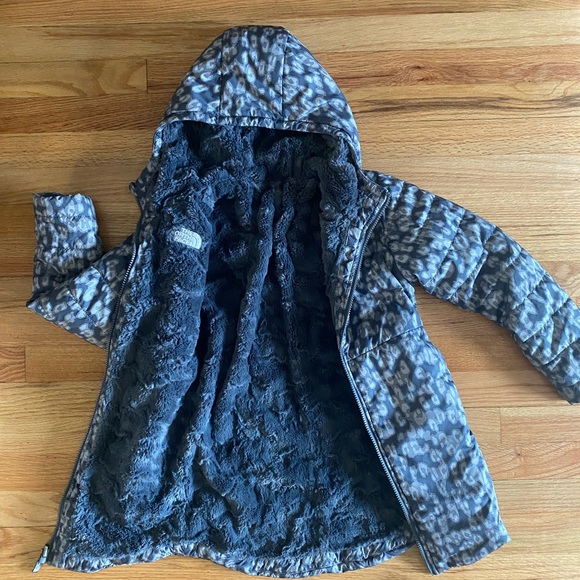 North Face Girl’s Reversible Parka- Size Small (7-8) Like New Grey - Picture 5 of 10
